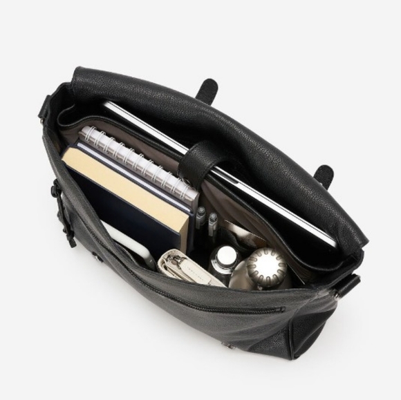 💼 Roots Messenger Bag - Picture 4 of 16